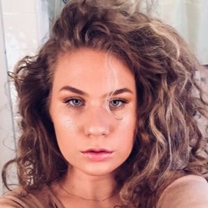 Meet your Posher, Leeann